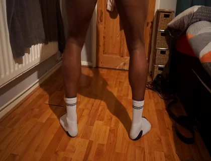 Squatting. Amadeus Mode