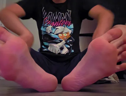 Twink Rubs Moisturizer Cream on Feet