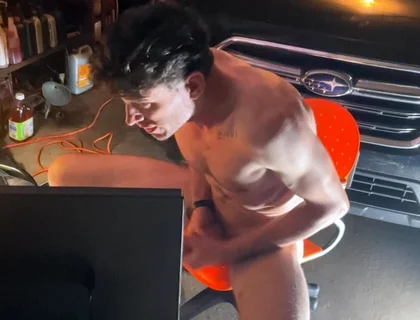 Solo Jerk in Garage, Discreet, but Still Classic Voyeuristic