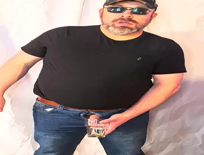 Dressed up with Cool Sunglasses, Treat Yourself to a Hot Piss