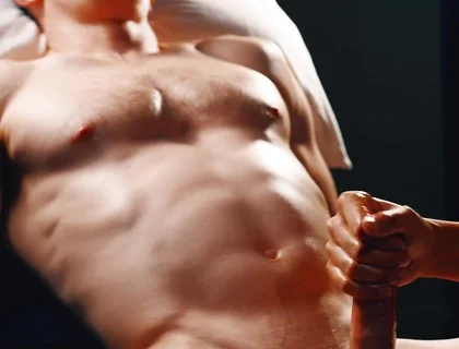 Aussie Muscular Hunk Big Dick Got Edged