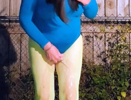CD Outdoors Pissing My Nylon Pantyhose, Feet and Shoes.