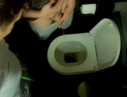 Amateur Boys Peeing Together