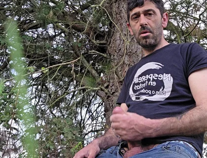 Straight Guy Masturbates in the Woods
