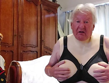 Nursing Bra and Thight Miniskirt