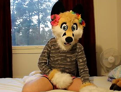 Oliver Pawing. First Murrsuit Video I Have Ever Made