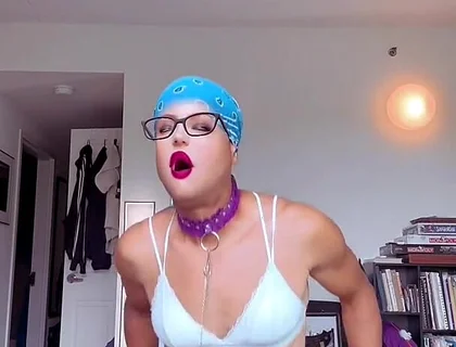 Kris Reelz- Humping a Stack of Pillow Like a Bitch