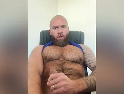 Big Muscle Bear Jerking And