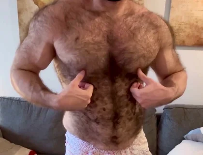 Some Dumb Puppy Pec Side Is Injured so Can’t Lift Heavy for Tricep or Chest