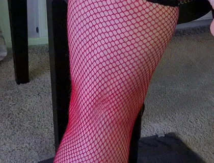 Anal Fuckmachine Session Ends with Pissing
