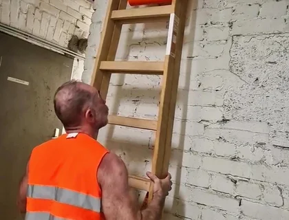 Very Hairy Builder