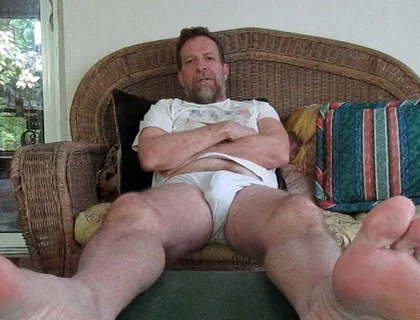 Hairyartist in Drop in for Feet and Cock