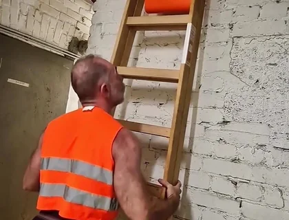 Very Hairy Builder