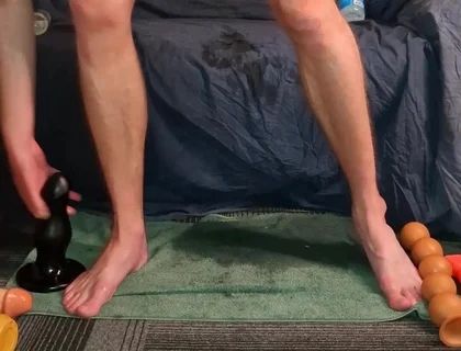Hot Gay Twink Riding Multiple Huge Dildo's and Has Pissing Orgasms