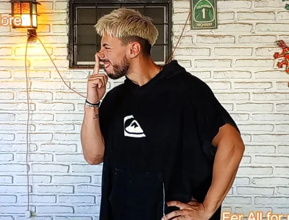 Fer Controls Nose of His Alpha Master Friend