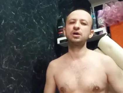 A Naked Man Jerks off His Big Dick in the Bathroom