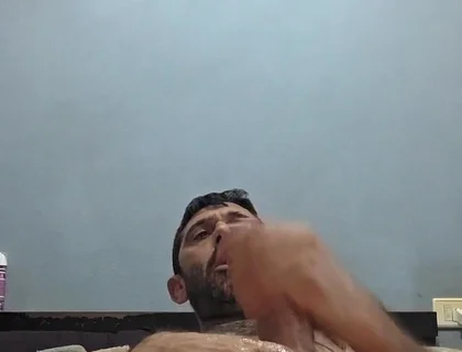 Straight Guy Jerks off in Close-up