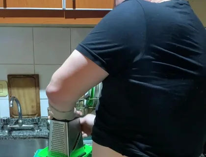 I like to cook and to cum