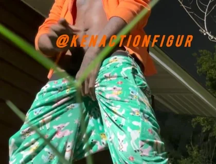 Kenactionfigur Busting a Big Ass Nut Outside the Trap House