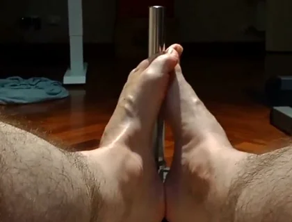 Muscular Bodybuilder Gives the Dumbbell a Filthy Footjob, M