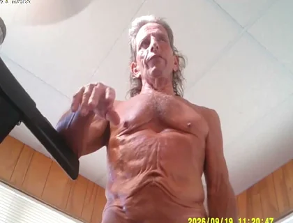 9-19-26 Naked Tread Mill Cobra Talks Florida Fall Leave Lasting 5 Months Lol.