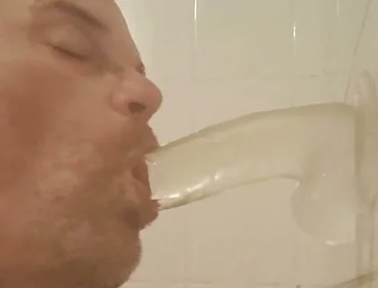 Sucking Round in the Bathroom
