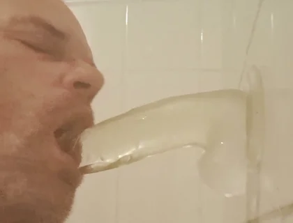 Sucking Round in the Bathroom
