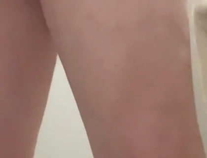 Amateur Caught Pissing Handsfree in Public Toilet
