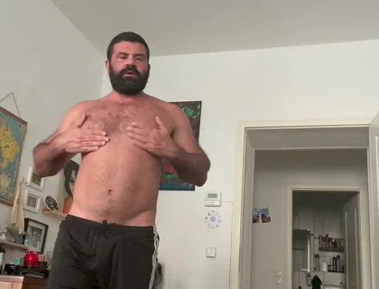 Delivery Guy Demands a 5-star Review