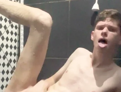 Kedoimath - a Twink Ready to Get Fucked in the Shower