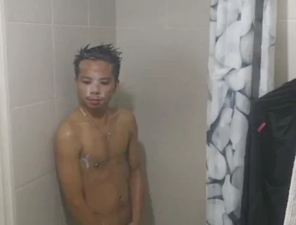 Pinoy Twink Get Hard Under the Shower