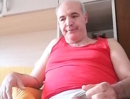 I Shower with My Piss and Masturbate My in Online Show