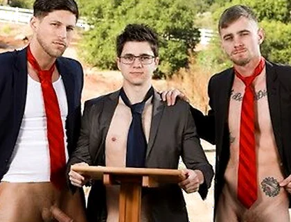 Quid Bro Quo - Muscle Studs Seal The Deal In Steamy Gay Threesome Spitroast - Will Braun And Roman Todd