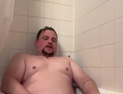Cuming in My Bath Tube