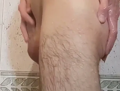 Buttplug Try Out in the Shower