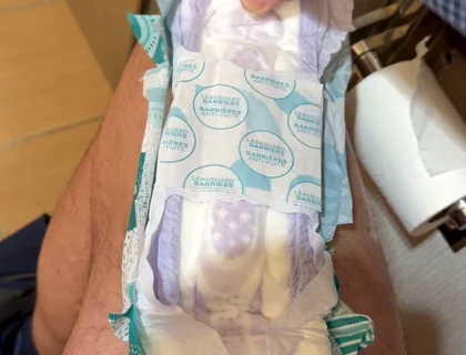 Ladies Room Piss & Pad Change in Panties