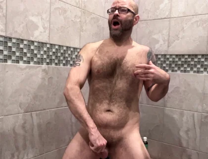 Stepdad Loves to Workout and Jerk off in Locker Room at the Gym Locker Room