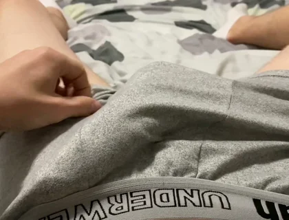 18-year-old Twink Came in His Underwear Without Using His Hands