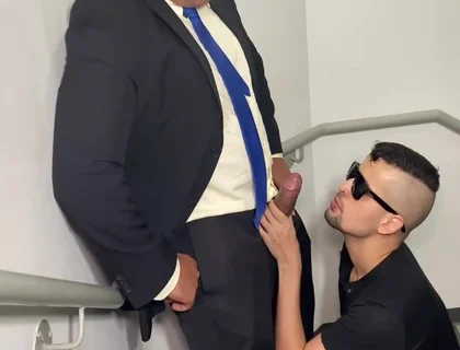 Nerd Lolzeiro And Yuri Gaucho In Fodendo O Puto Do Aplicativo De Pegacao - Sexo Gay Na Escada De Incendio - Urso Dotado Fodendo Nerd Jogador De Lol