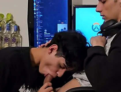 I Wanted Dick So I Teased My Boyfriend While He Was Playing