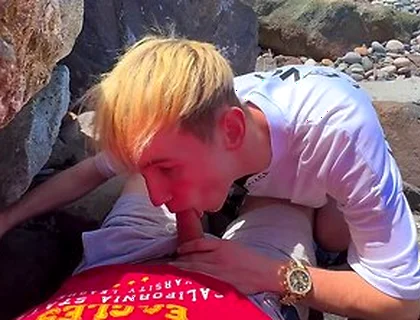 Predlozhil Prohozhemu Parnu Otsosat Chlen Za Dengi V Publichnom Meste