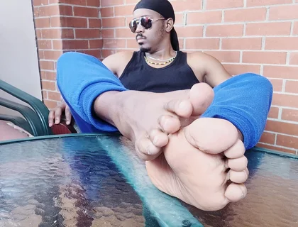 I Let My Feet Breathe After the Gym (2025)