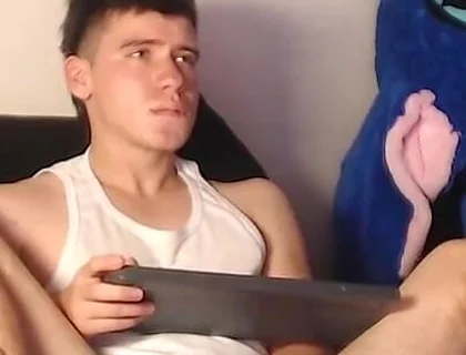 I Masturbate and Show My Ass to the Camera