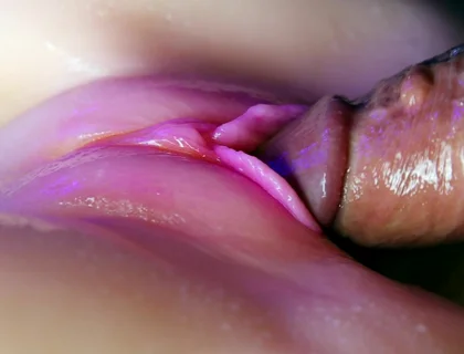 Juicy Pussy Close-up Absorbs a Portion of Sperm From a Big Cock and Slurps!