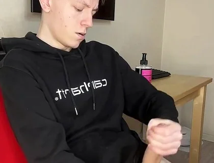 18 and Horny: Twink's Sticky Load Explosion