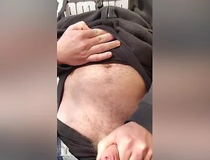 Outside Hands Free Cumshot