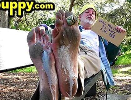 Richard Lennox Lets You Experience Foot Fetish In The Park