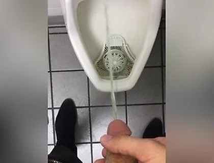 Big Bi Dick Pissing (hard & Soft)