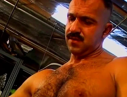 Mechanics fuck in garage