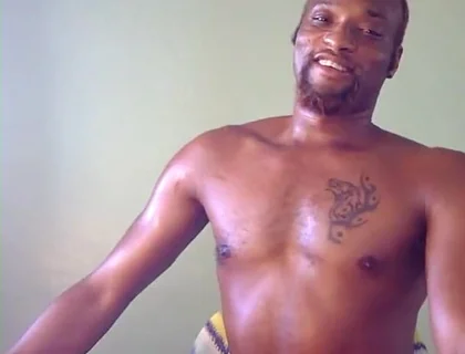 Kennie Jai Gets Ready for the Beach